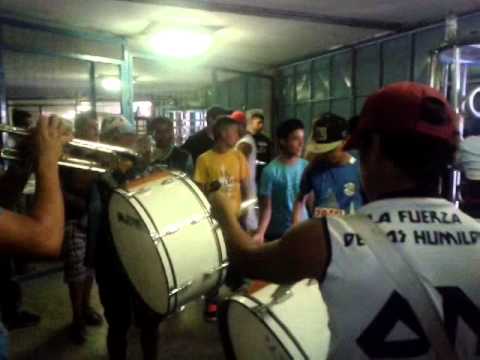 "La Banda Celeste (8) Oleaje Norte!" Barra: Oleaje Norte &bull; Club: Manta