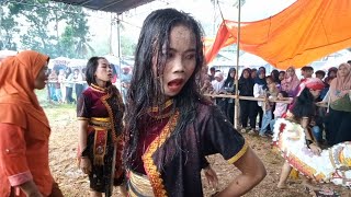 Download lagu JATHILAN SENIMAN NDEKER CEWEK KESURUPAN DEMIT KHODAM TERKUAT #PART2 FULL NJEPAT SPESIAL EL NAGARA mp3