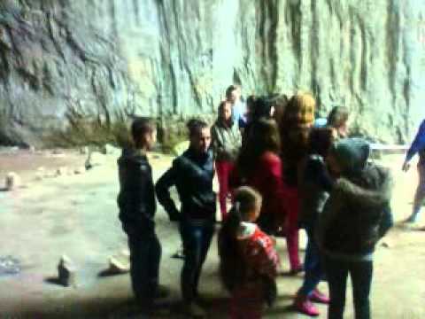 Elevii de la Liceul Teoretic Nicolae Jiga Tinca, la Pestera Meziad.Ghid:Bochis Cristian.