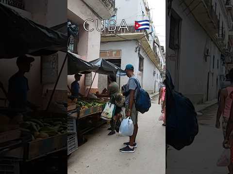 Mujeres y caminos de la Habana profunda  #CubaVibes #VidaCotidiana #PeopleOfCuba