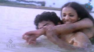 Nalini Fun With Shankar In River : Jaathi Pookal