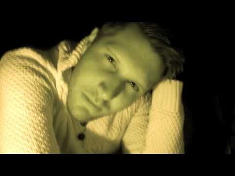 Faller på knä - LUKAS WÄGBO