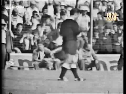Porto BENFICA 1977/78 Fora de jogo (mais um) inexistente a Celso do Benfica e o golo anulado.