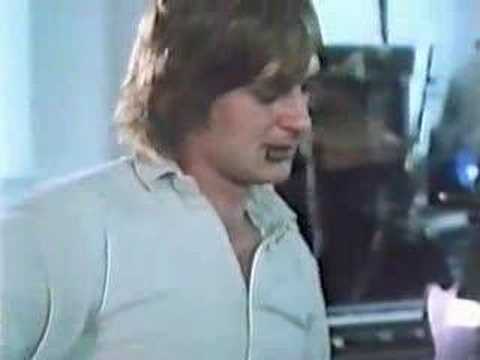 Mike Oldfield showing his picking technique
