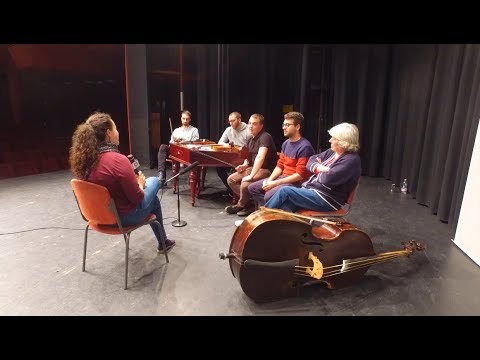 Egyre szélesebb körben terjeszti a "folkkórt" a Rézhúros Banda