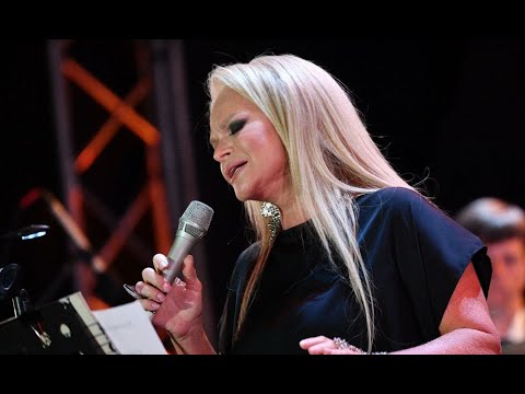 Кинь в нее торшером! Лариса Долина внезапно устроила скандал на шоу Максима Галкина: фанаты в шоке