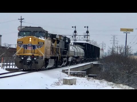 4 Frozen Freight Trains During Severe Winter Weather Warnings!