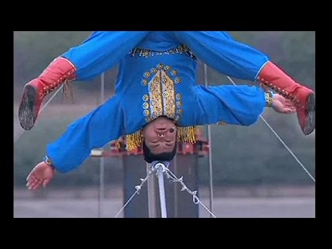 Három napig élt egy kínai férfi egy kifeszített kötélen