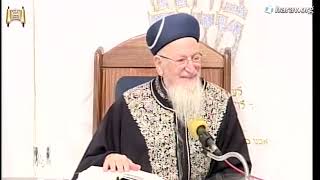 הלכות ספירת העומר - ניסן תשס"ח - מרן הרב מרדכי אליהו (הרב מרדכי אליהו זצ"ל) - התמונה מוצגת ישירות מתוך אתר האינטרנט יוטיוב. זכויות היוצרים בתמונה שייכות ליוצרה. קישור קרדיט למקור התוכן נמצא בתוך דף הסרטון