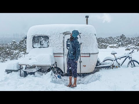 OFF-GRID BLIZZARD // 13ft Scamp Trailer