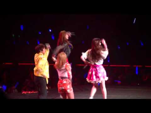 111126 MO. A in Kaohsiung F(x) - Hot Summer 4/6