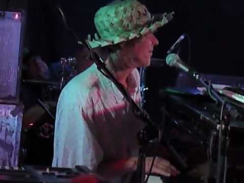 NRBQ plays We Travel The Spaceways