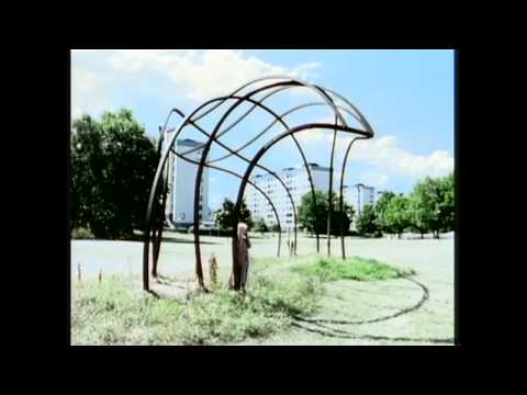 Falling And Loving / 【Official Music Video】 のサムネイル