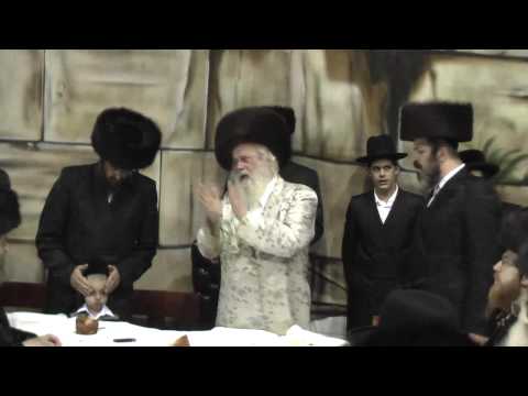 Simchas Bais Hashoeva with the Munkatcher Rebbe 2009 Part 2