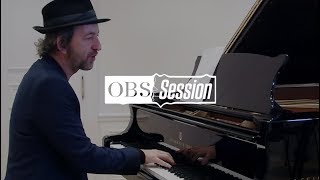 "Assassine de la nuit" d'Arthur H, au piano et en acoustique