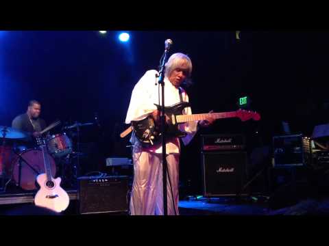 Shin Jung-hyeon playing at the El Rey