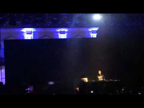 The Beginning of an amazing set by legendary Mat Zo at A&B Group Therapy,Bangalore