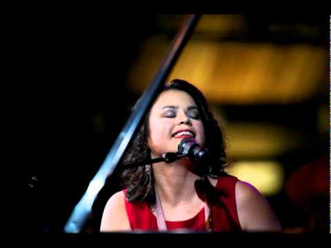 Champian Fulton - The Shadow of Your Smile - Live at Smalls Jazz Club 2011