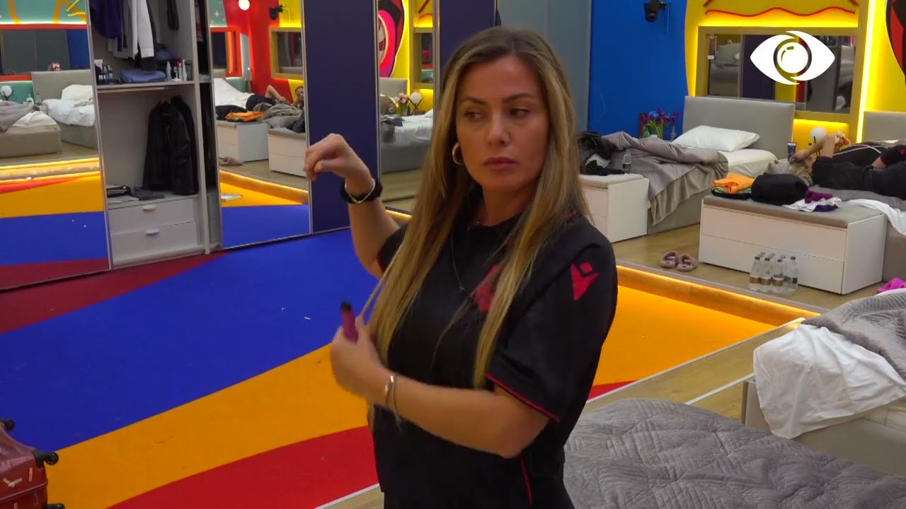 Pse je kaq i mërzitshëm/ Olta thërret Kristin, banori refuzon të ngrihet