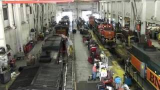 preview picture of video 'Galesburg Diesel Workshop and Hump Yard 2010'