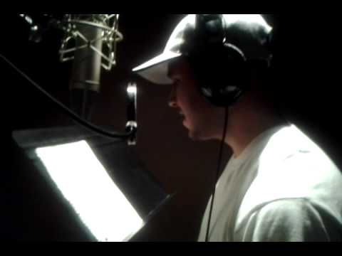 Snoops TMH in da studio with nesto, young twice, and dre