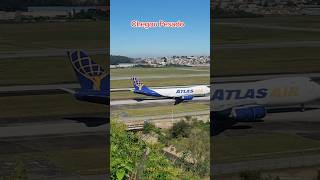 Aeroporto Internacional de Guarulhos Gravamos direto do Morrinho 747 Atlas Air Taxiando #aeroporto