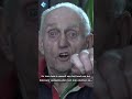 Jaap (83) viel bijna van het dak, maar werd door een agent gered | #shorts