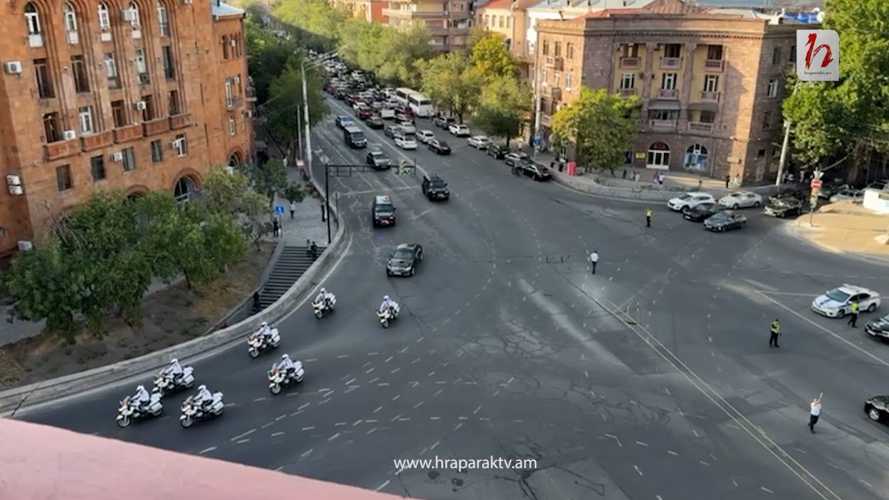 Ինչպես են ուղեկցում Իրանի նախագահին