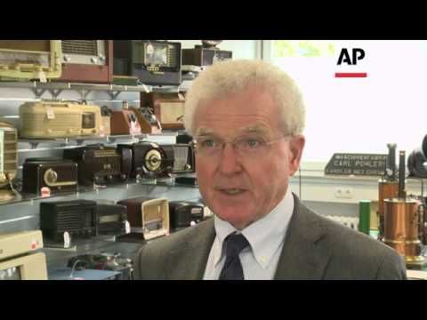 One of the only six surviving original 1976 Apple 1 computers sells for more than US$650,000