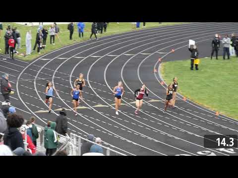 Moriah Johnson vs. Anna Kessler | Girls 200m Final - 2021 OHSAA D1 Region 3