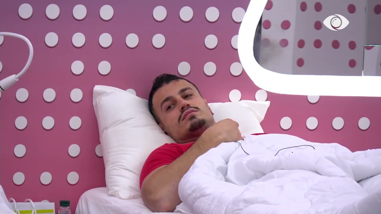 Një gazetar që nuk e nxjerr qimen nga qulli/ Mateo flet për Rogertin, ndërhyn Artani: Ai është...