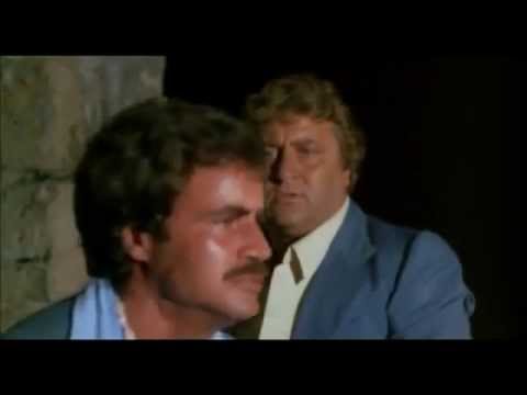 Mario Merola - Momento di tensione da "Napoli... La Camorra Sfida la Città Risponde" - By Film&Clips