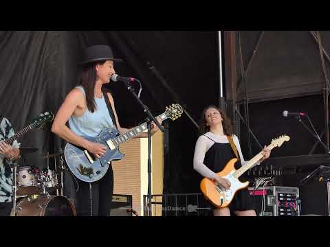 Kara Grainger & Sadie Johnson - Radar Love - 5/6/23 Dallas International Guitar Festival