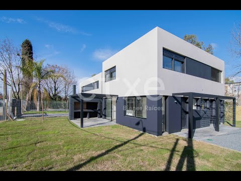 Venta de Casa con gran jardín en Solymar, Canelones.