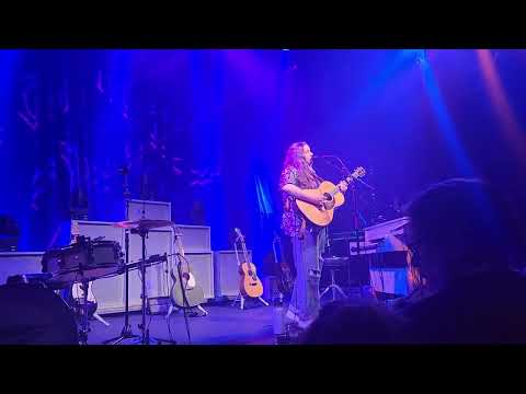 you'd never know (LIVE) — Blü Eyes