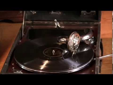 Sidney Bechet (Cl.)_" One O'clock Jump " on HMV-102 Gramophone