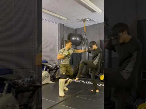 蹴りのフェイントに反応したら…#mma #総合格闘技 #rizin #ufc #空手 #キックボクシング #ボクシング #muaythai #合気道 #護身術 #selfdefense #柔術