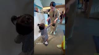 Gaya Baby Lily Jadi Anak Sultan Andara, Belanja Tas Mewah di Singapura, Harga Fantastis