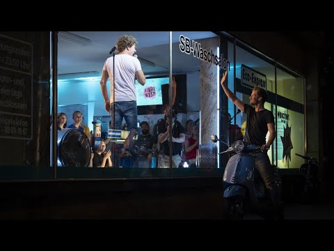 Mit dem Roller zum Waschsalon - Luke Mockridge | NightWash