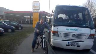 preview picture of video 'Verueckter Busfahrer mit Fahrrad'