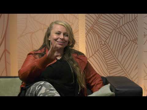 FolkHáttér - Szirtes Edina Mókus