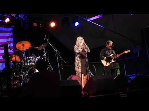 Eve Selis Band - While The Night Is Still Young