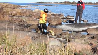preview picture of video 'Syyskalassa Ahvenanmaan ulkosaaristossa - Fishing in Åland islands'