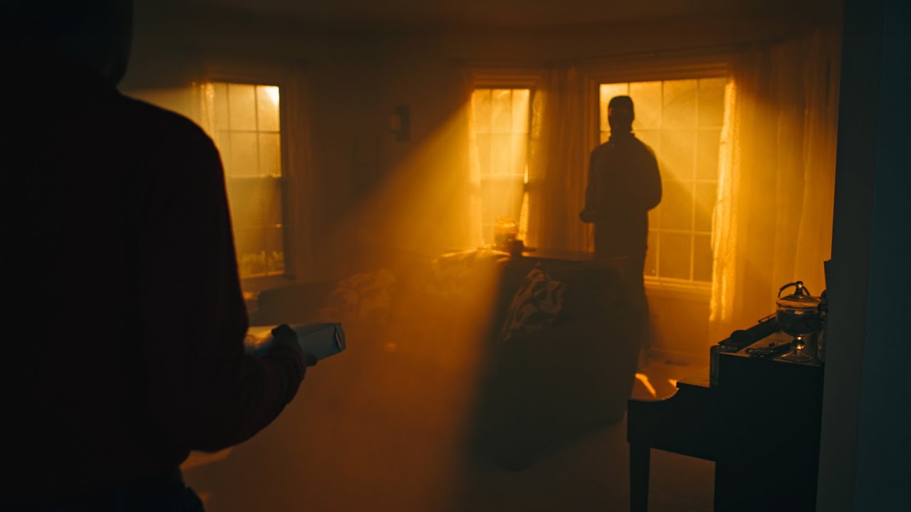 When the Pizza Delivery Guy Walks in on a Robbery