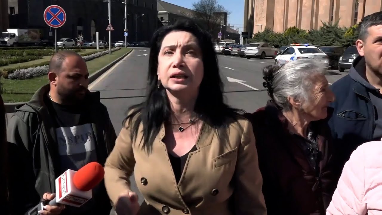 Երկու պաշտոնյա մարդ չկա, որ էսքան ոստիկան եք բերել