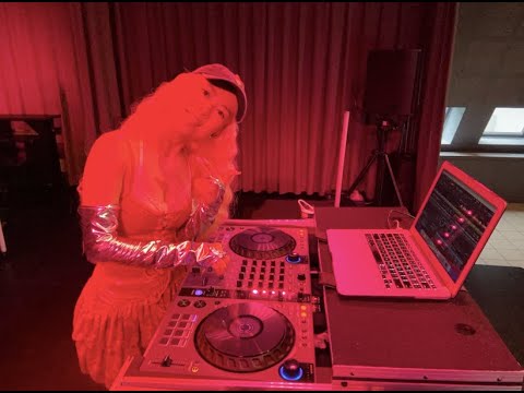 Promotional video thumbnail 1 for DJ Libby N'