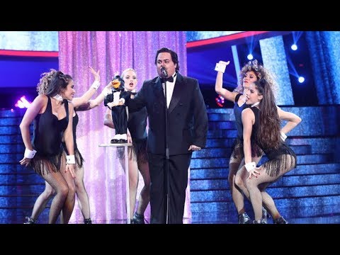 Brays Efe imita a José Luis Moreno con ‘Hello Dolly’ y ‘Rock Rockefeller’ - Tu Cara Me Suena