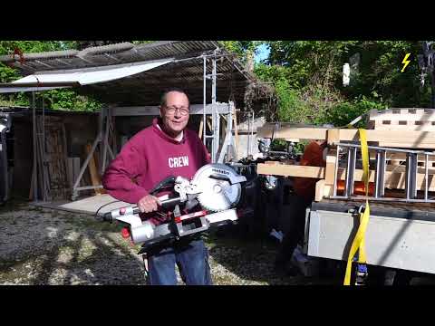 BRÜCKEN BILDEN   Die letzten Handgriffe vor der Installation