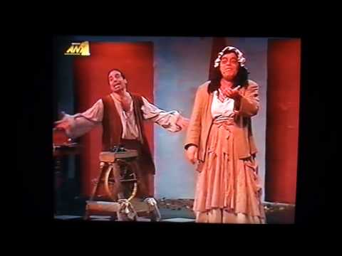 Μια ελληνική εκδοχή του θεάτρου της γελοιότητας: Απόσπασμα από την παράσταση Αι δύο ορφαναί [Les deux orphelines, 1874] του [[#Adolphe d'Ennery [Αντόλφ ντ' Εννερύ]#]], από το «Θέατρον της Γελοιότητος», σε σκηνοθεσία Τάκη Χρυσικάκου (1994).