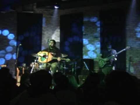 Στις χαραυγές ξεχνιέμαι (Γιάννης Χαρούλης) - 10/2006 - Συρμός Στις χαραυγές ξεχνιέμαι (Γιάννης Χαρούλης) - 10/2006 - Συρμός